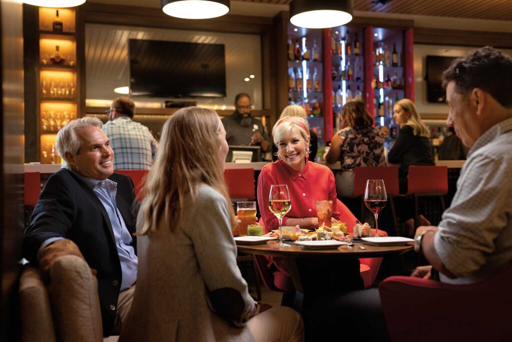 A group of meeting attendees enjoy an after-work drink.