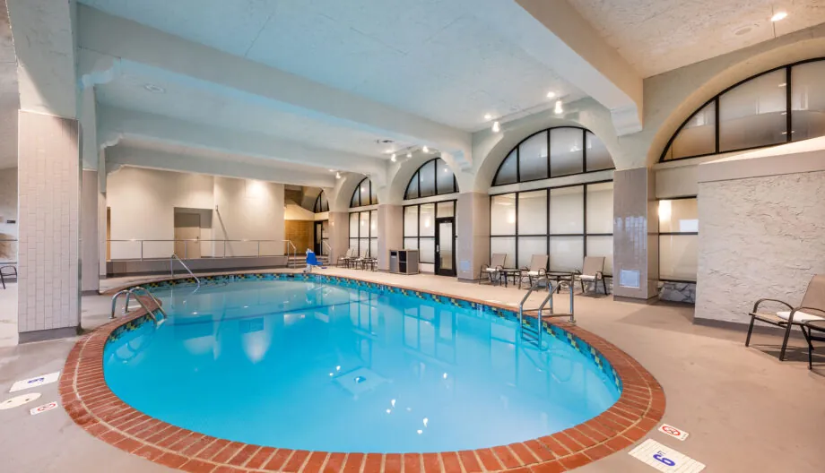 Embassy Suites Bloomington_Pool