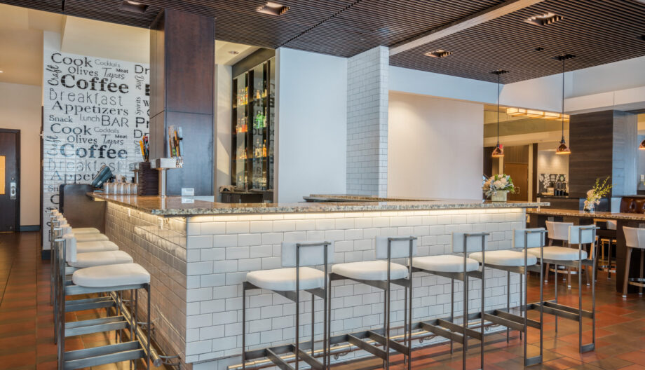 Hilton_Bloomington_MN_Bar_Olive_1