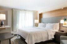 King holiday-inn-bloomington-5233254631-4x3