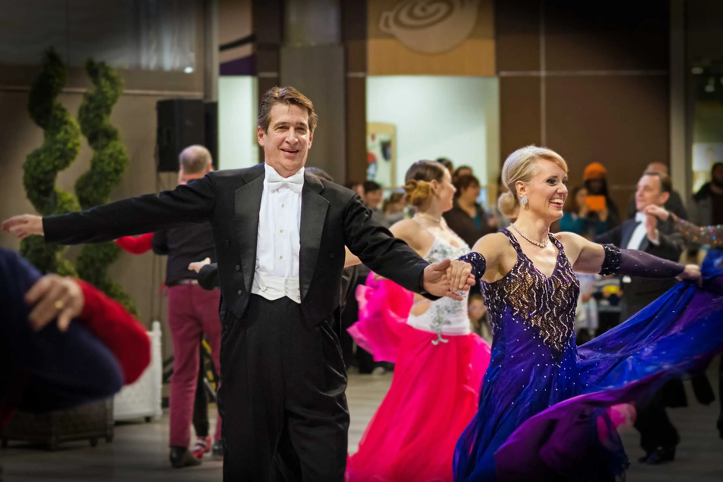 A couple ballroom dancing in the Mall of America Rotunda